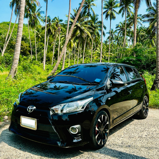 Toyota Yaris HB Black 2017